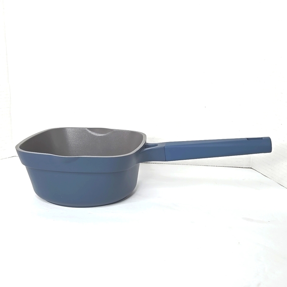 *H301 Servappetit 2 Qt Cast Aluminum Saucepan with Lid - Picture 3 of 6